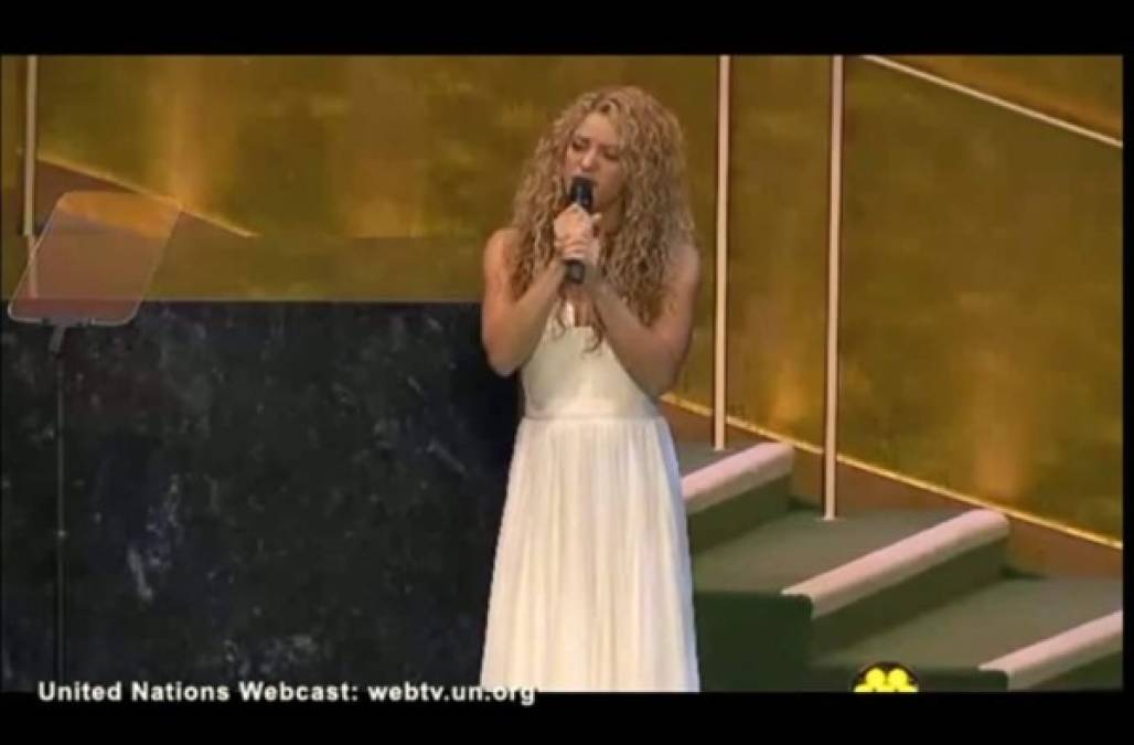 VIDEO: Shakira le cantó 'Imagine' de John Lennon al Papa Francisco