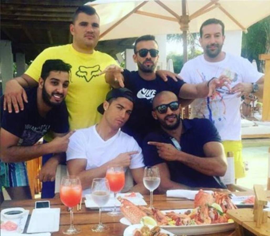 Las excéntricas vacaciones de Cristiano Ronaldo y sus amigos