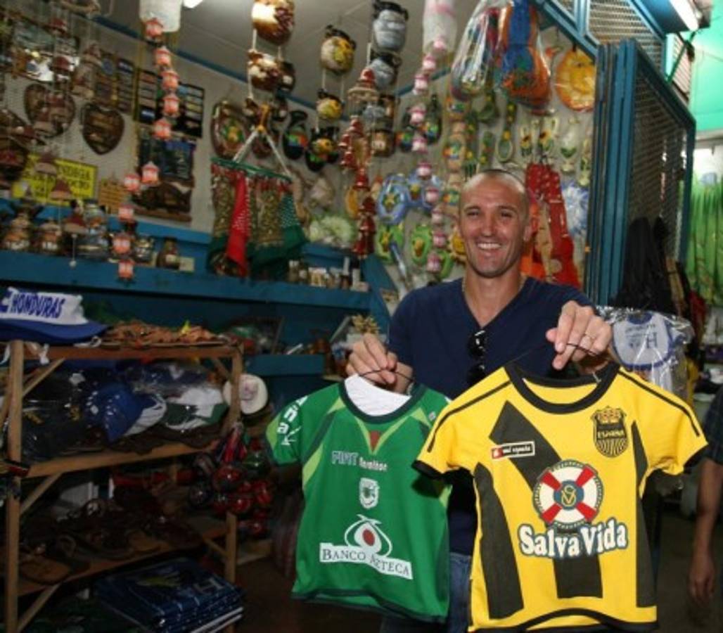 ¡Unas libras menos y poco pelo! Así lucía 'Palomo' Rodríguez a su arribo a Honduras en 2010