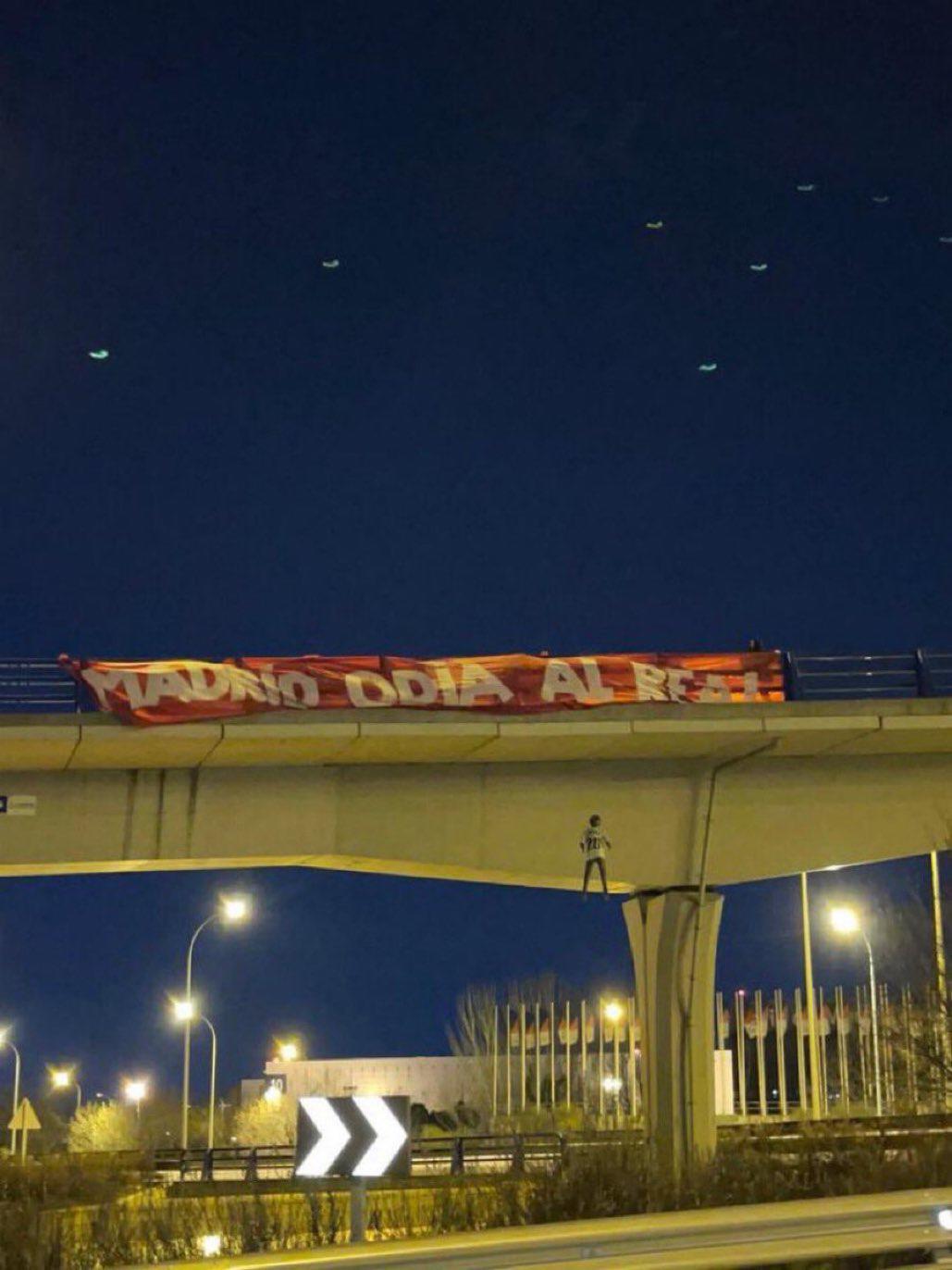 La intolerable amenaza contra Vinicius: Aparece un muñeco con su nombre y el Atlético lanza duro comunicado