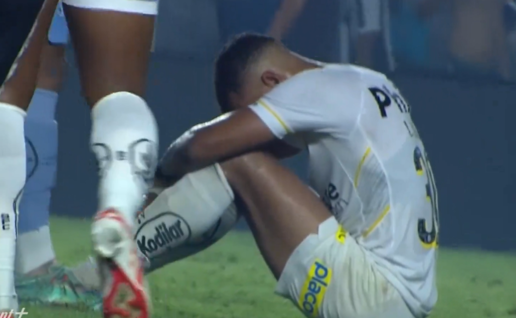 Drama en Brasil: Santos descendió y sus aficionados incendiaron las calles de la ciudad y el carro de un jugador