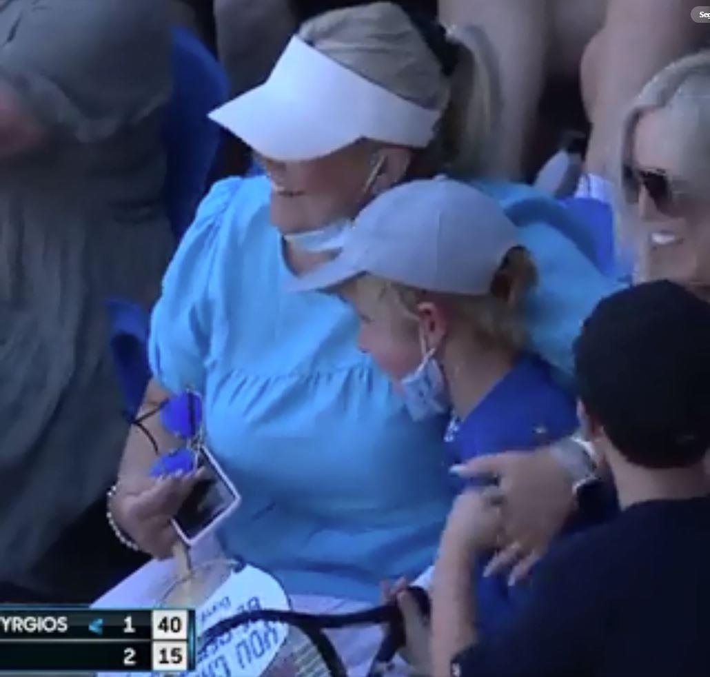 El polémico Nick Kyrgios la vuelve a liar: explota en pleno partido y lanza pelotazo a la grada que impacta en un niño