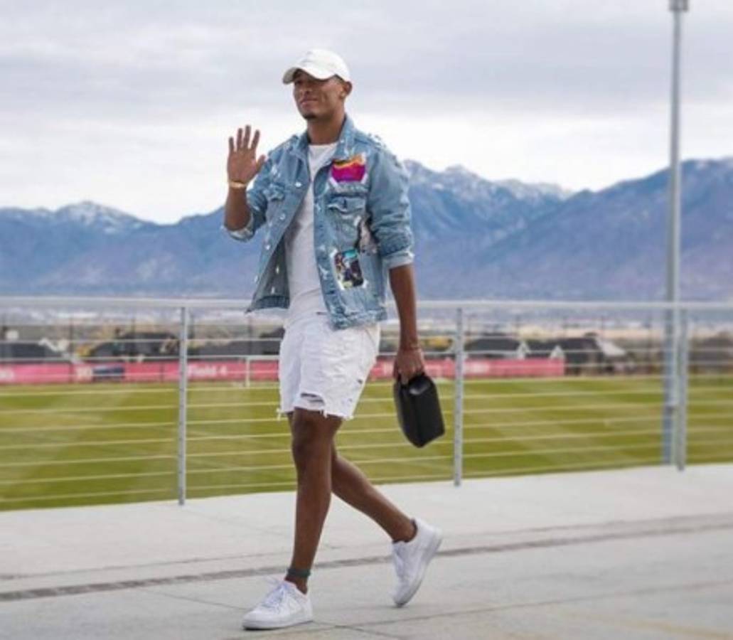 Estilo y moda: Derroche de elegancia de Douglas Martínez en redes sociales