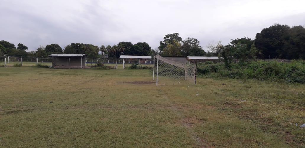 El estadio Milton Flores de La Lima en completo abandono: La detestable forma en cómo entrenan las Ligas Menores
