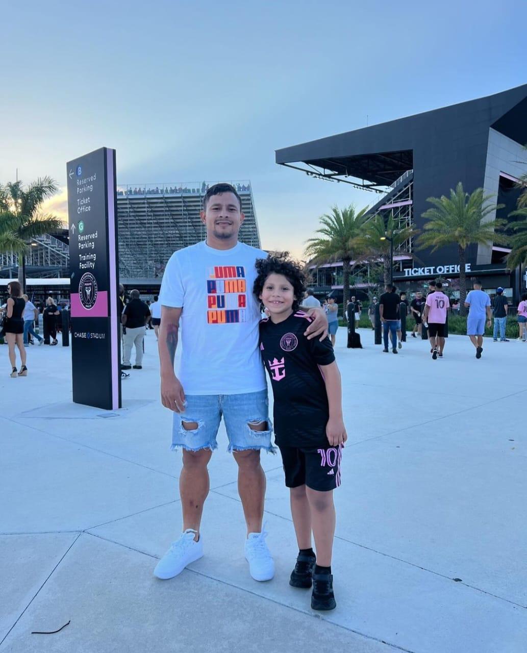 ¿Fichará por Motagua o la MLS? Patón Mejía se fue a USA y sorprendió visitando la casa de Messi con el Inter de Miami