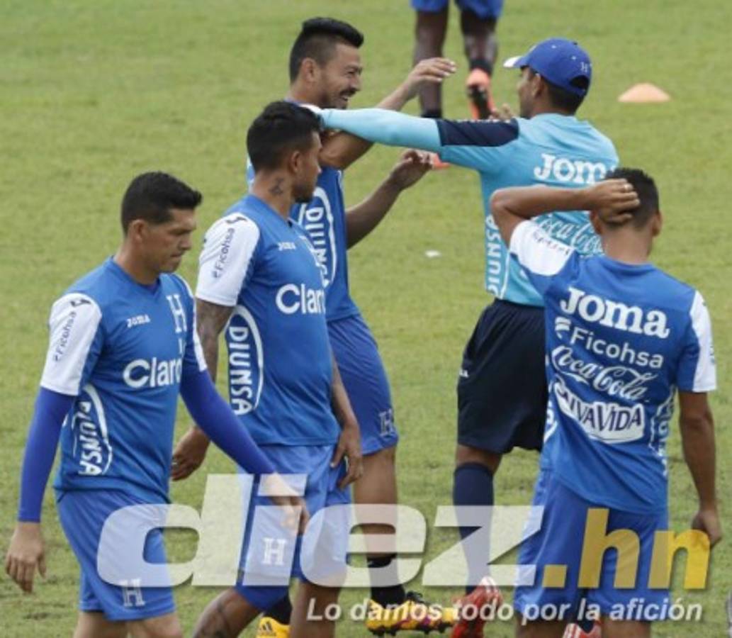 Pinto pide concentración, entrega y disciplina tras primer entreno con toda su artillería