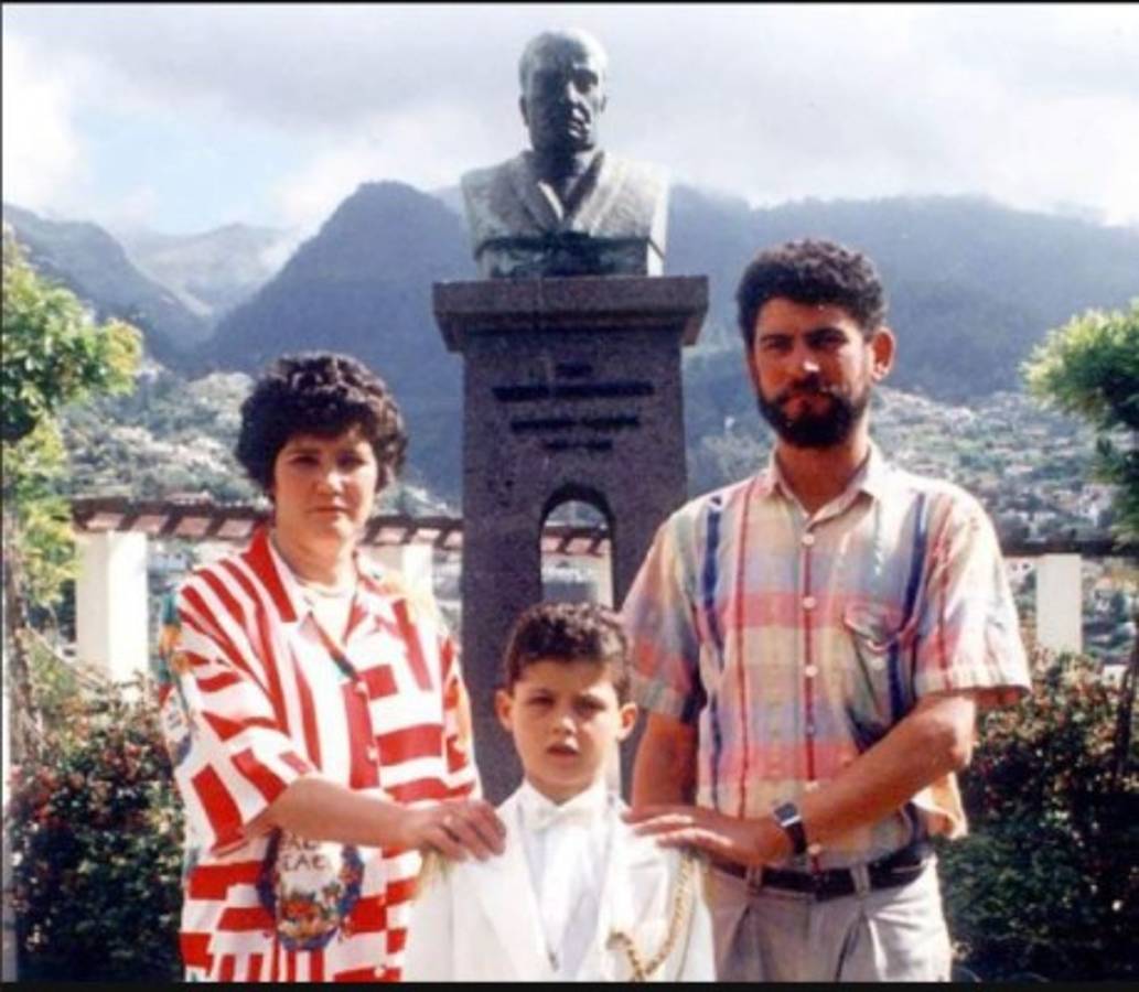 Las 11 fotos inéditas de Cristiano Ronaldo que muestran su historia de superación