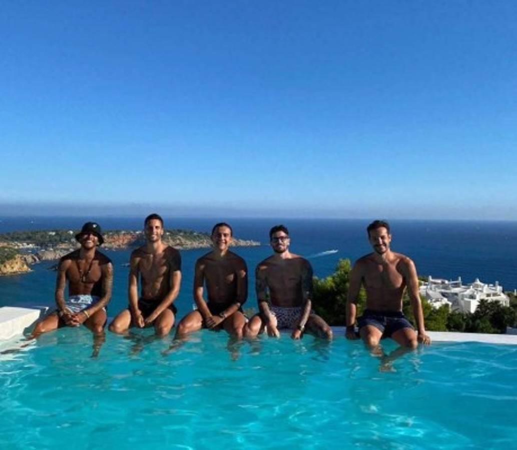 Así son las vacaciones de los mejores futbolistas del mundo: Yates de lujo y mujeres hermosas