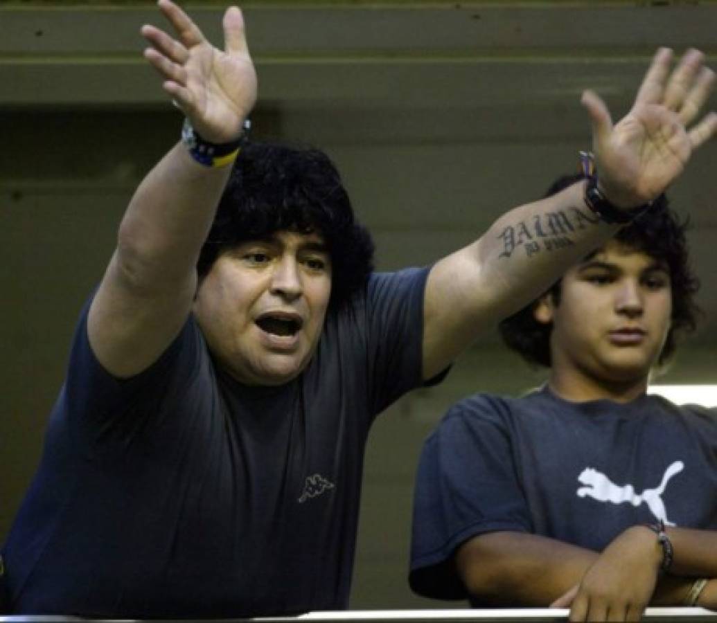 ¡Un hincha más! Las mejores fotos de Diego Maradona apoyando a Boca Juniors