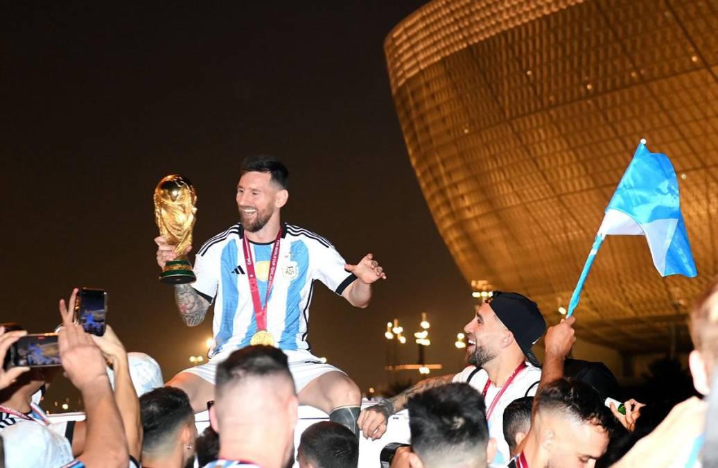Camellos, alcohol y jeques: La exuberante caravana de la selección de Argentina en las calles de Doha