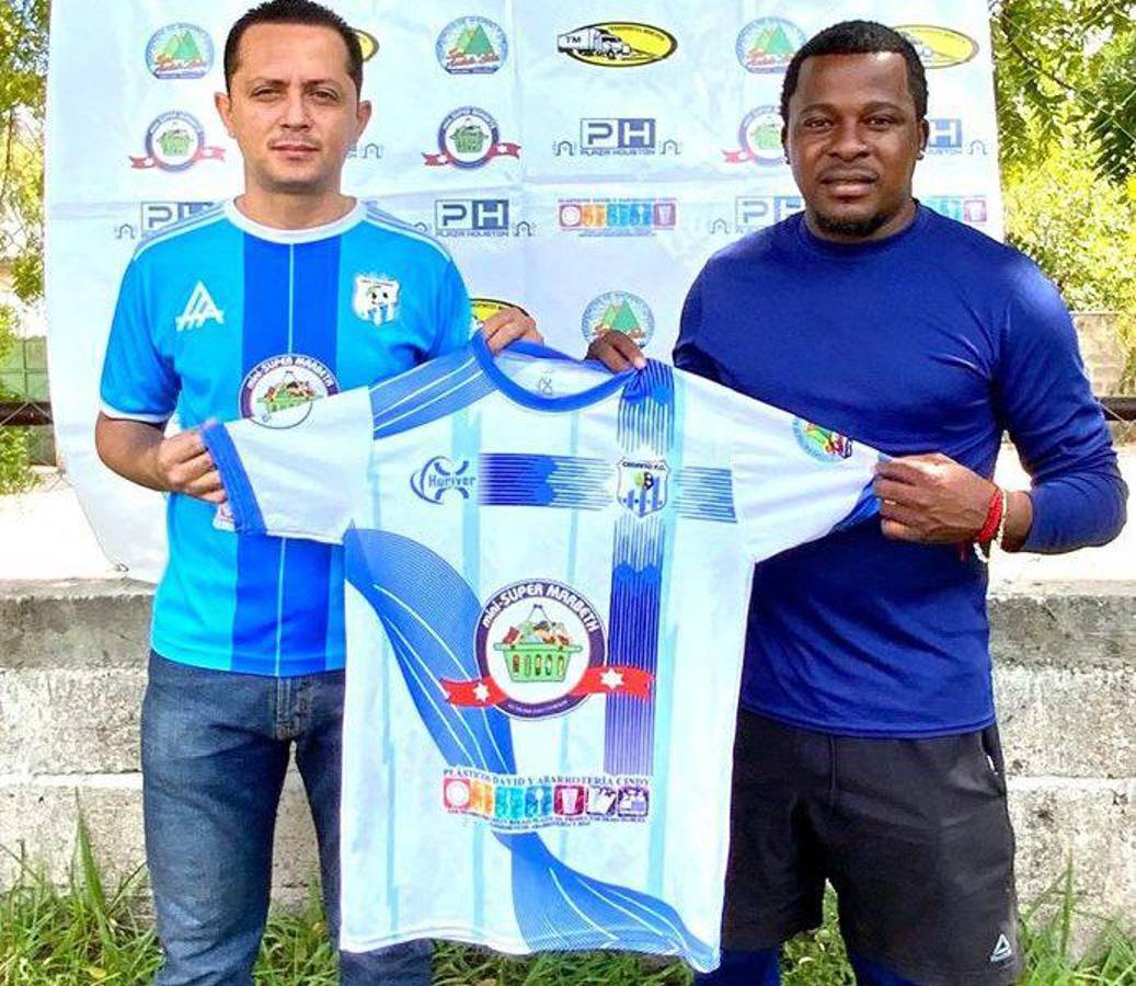 Roger Espinoza sale del retiro: ¡16 grandes futbolistas hondureños que desempolvaron los tacos y volvieron al fútbol!