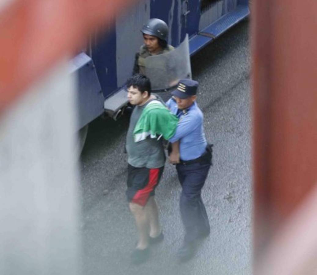 Las fotos más polémicas de los incidentes en el clásico sampedrano y capitalino