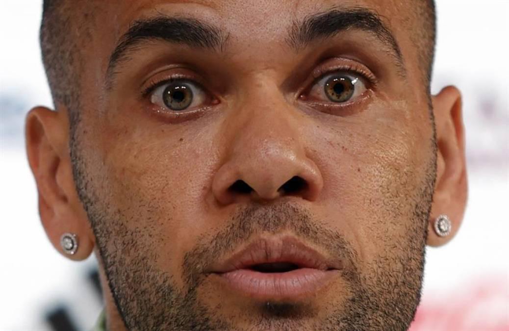 Dani Alves es acusado de pagarle para no divorciarse y quedar en libertad; la respuesta de Joana Sanz