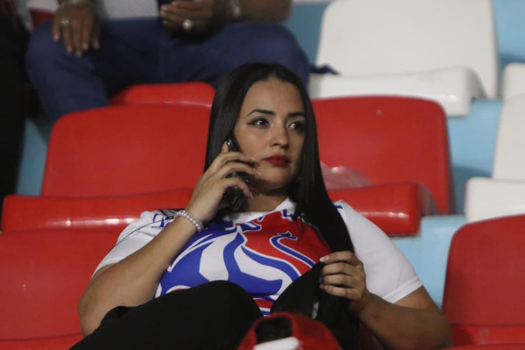Bellezas olimpistas: Aficionadas causan fascinación en el estadio Nacional Chelato Uclés en juego ante Marathón