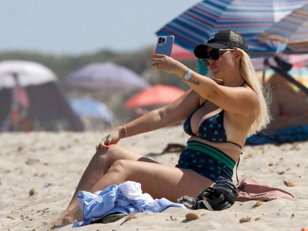 Wanda Nara responde a las fuertes críticas a su cuerpo sin filtro durante sus vacaciones en Ibiza: “Sí, tengo celulitis”