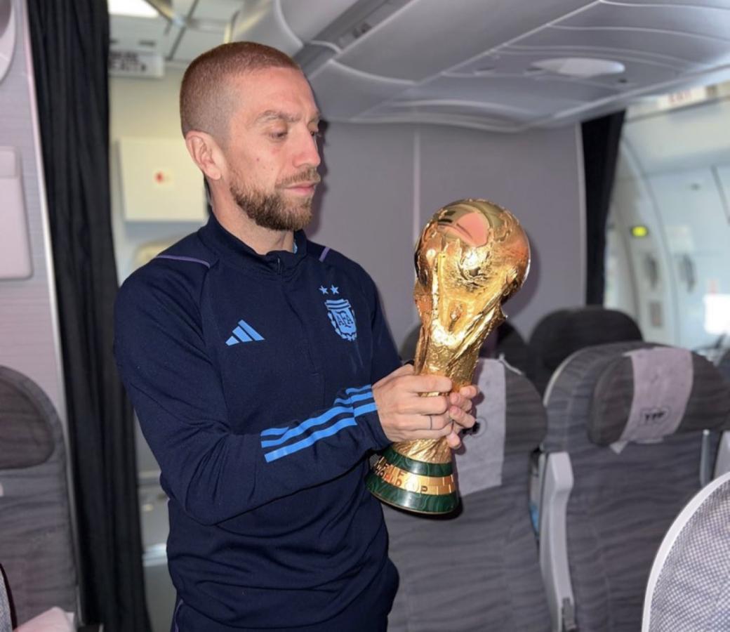 Fue campeón del mundo junto a Messi en Qatar 2022 y reaparece con equipo de tercera división