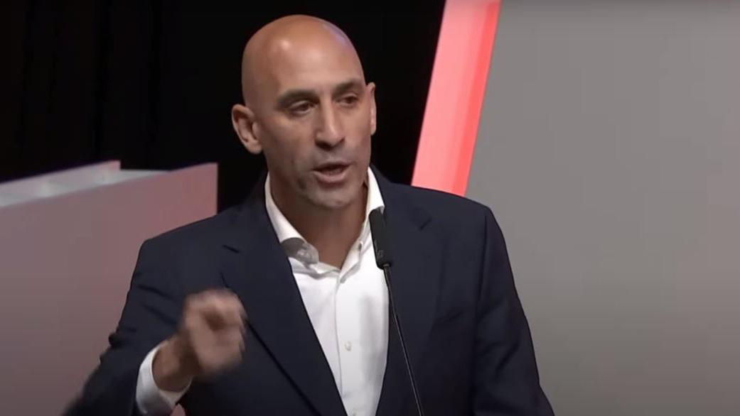 ¿Quién es Luis Rubiales, el personaje que avergüenza al fútbol español? Novias, orgías, las polémicas con Piqué y Florentino