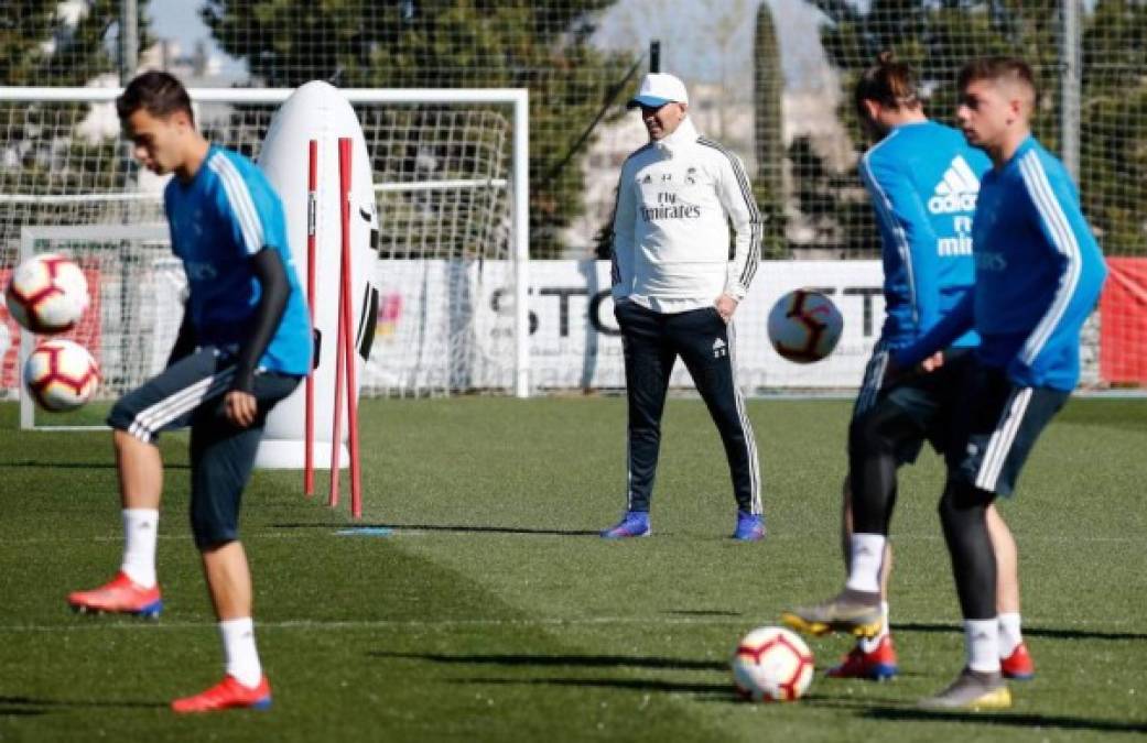 FOTOS: El cariño a Benzema, la primera charla y el aplauso a Ramos en el primer entrenamiento de Zidane en el Real Madrid