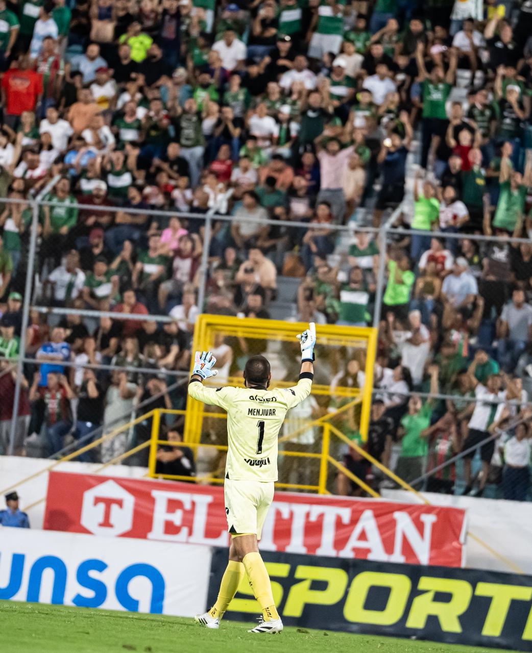 No se vio en TV: Furia olimpista, tiktokers en la cancha y el pedido a Bengtson