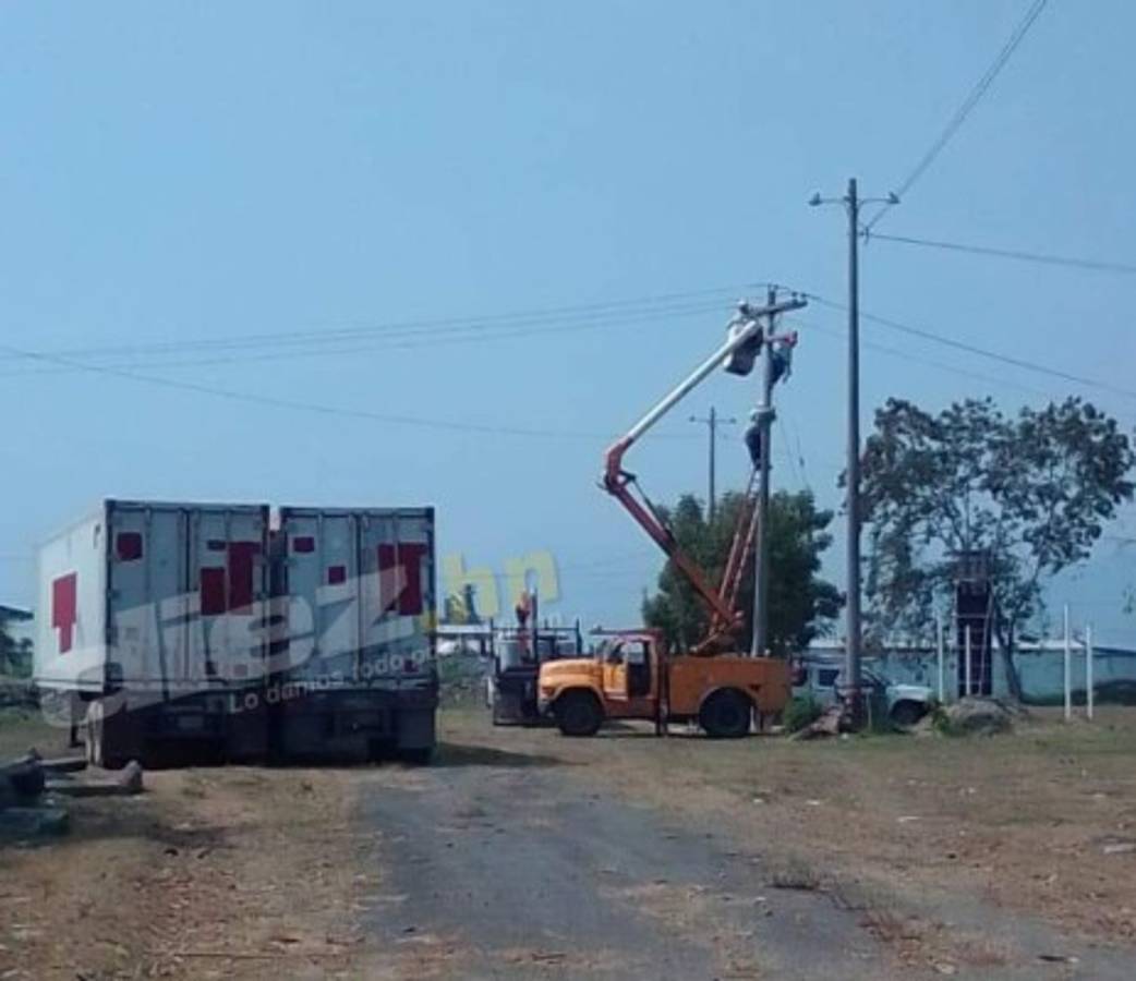 Así se ve el estadio Olímpico con los contenedores fríos para albergar cadáveres por coronavirus