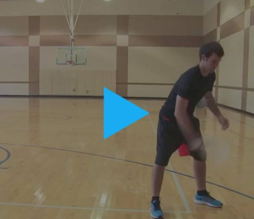 VIDEO: Este joven realizó la canasta más imposible de la historia