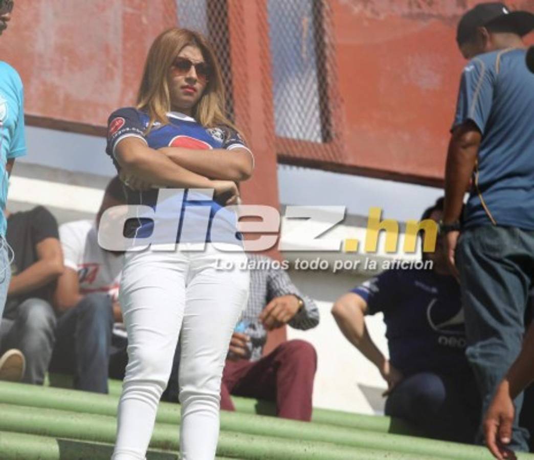 ¡LO MÁS LINDO! Las bellas mujeres que adornaron la jornada de clásicos en Honduras