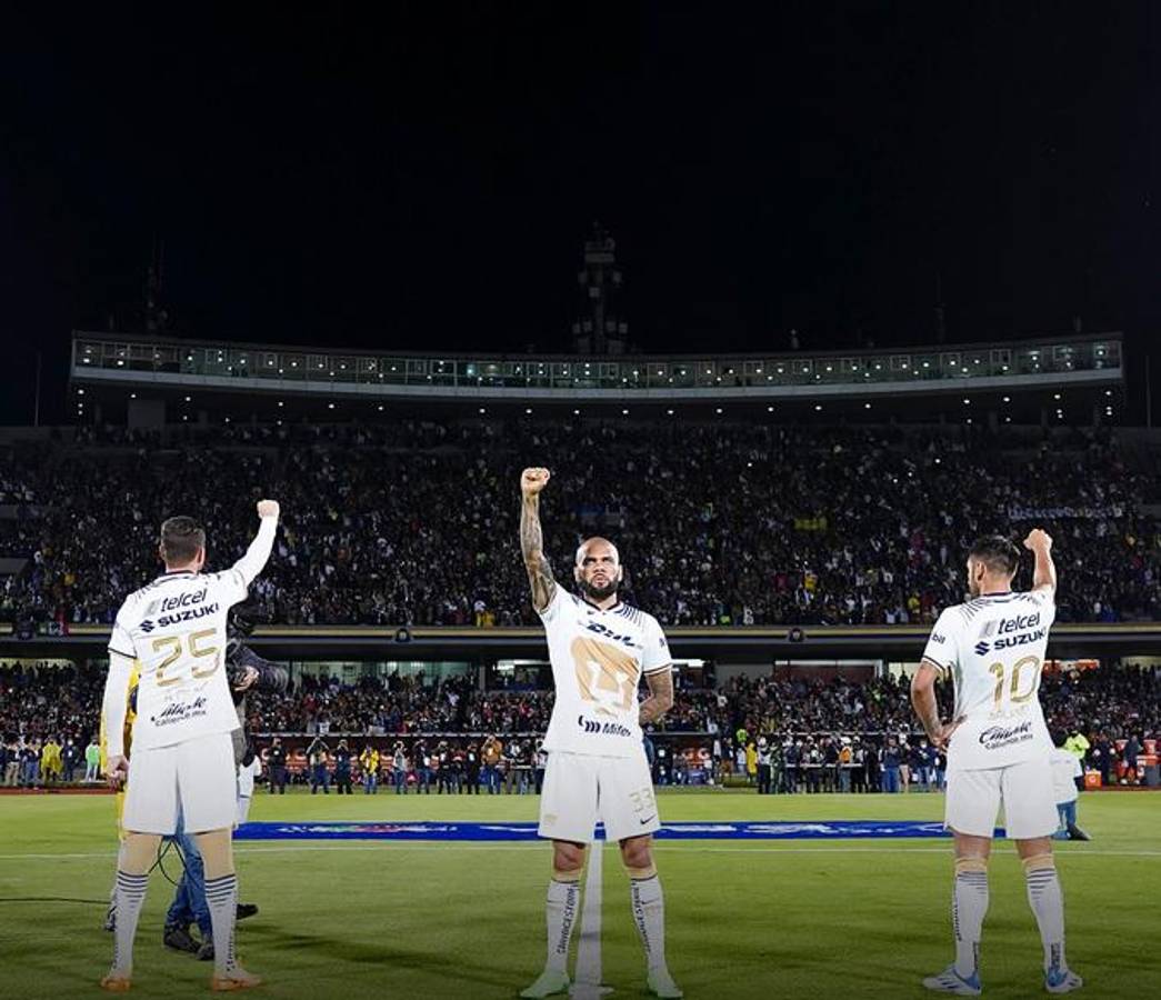 Así fue el debut de Dani Alves con los Pumas en la Liga MX: Su primer “Goya”, estadio lleno y asistencia de gol
