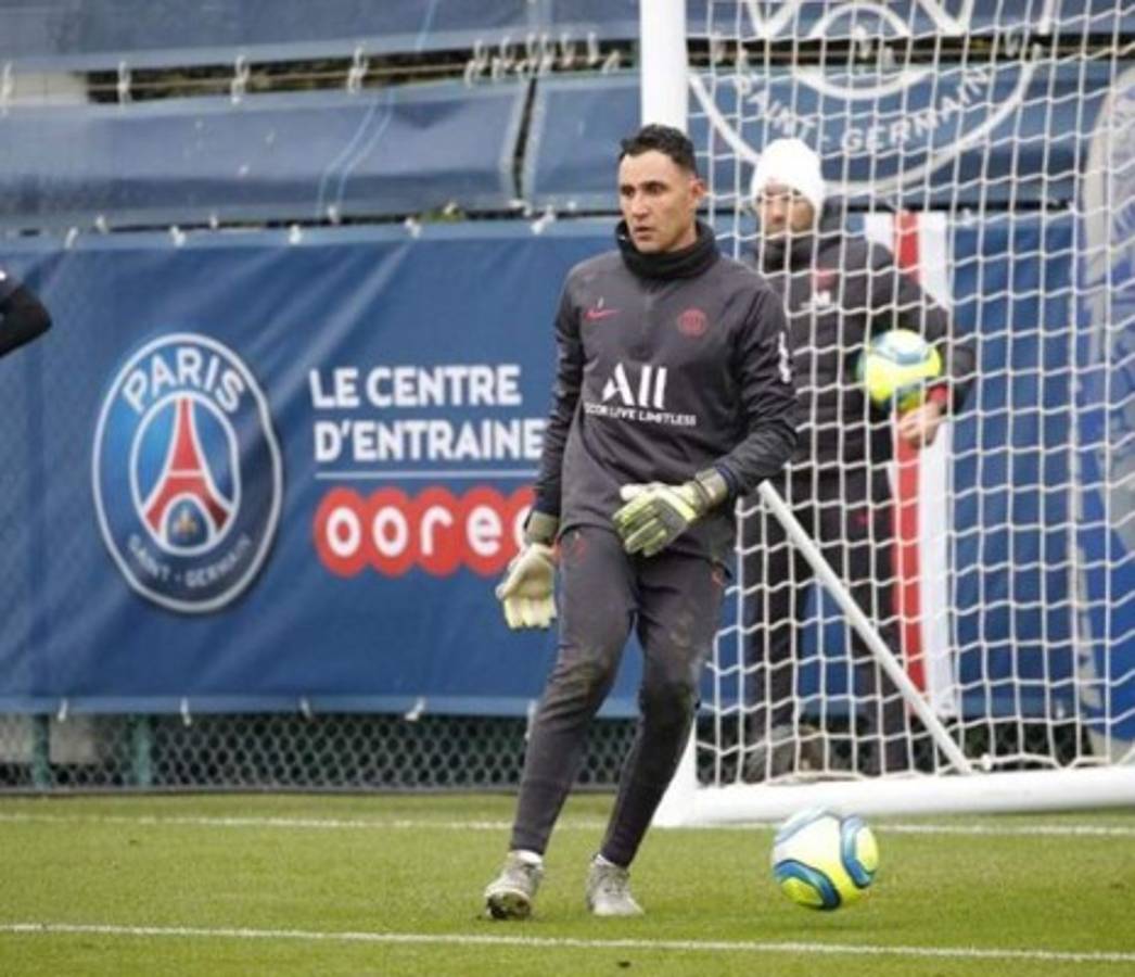 La metamorfosis de Keylor Navas desde que llegó al PSG: Cambio de look, saliditas y nuevos amigos