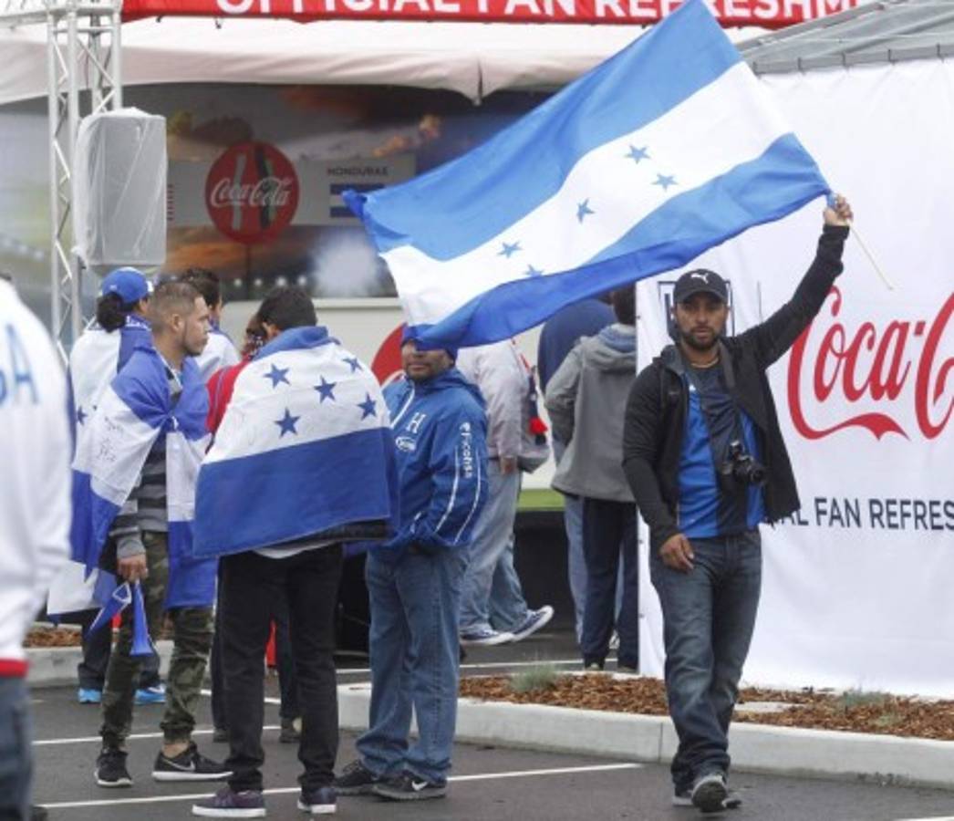 Curiosas: Las fotos que no viste por la TV del Honduras-USA