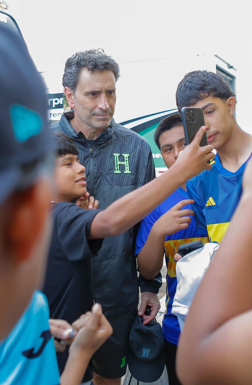 ¡Locura por Keyrol! Seleccionada causa furor en visita a la Bicolor en Houston
