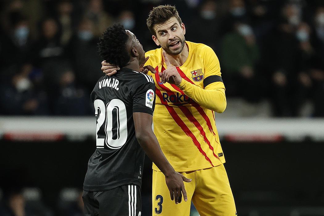 FOTOS: El abrazo de Xavi a Vinicius, Piqué defiende a Ter Stegen de un encontronazo y la famosa cantante en el Real Madrid-Barcelona