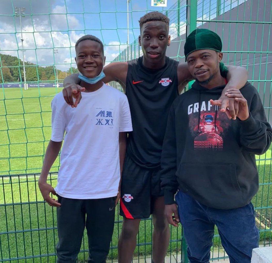 Barcelona: tiene 16 años y puede jugar como central, pivote y extremo; así es la nueva sorpresa de Hansi Flick