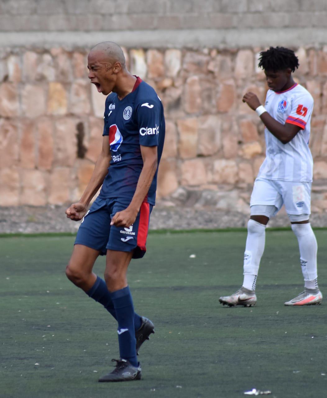 Michael Henry Palacios tiene 17 años y suma seis meses en las filas del Motagua.