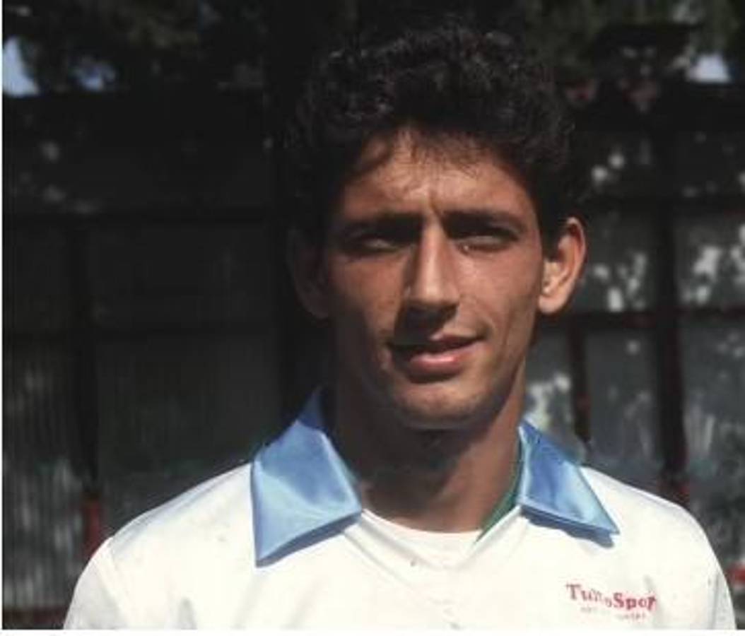 De futbolista profesional en Italia a vivir en la calle solo, enfermo y desnutrido; su primo fue héroe en un Mundial