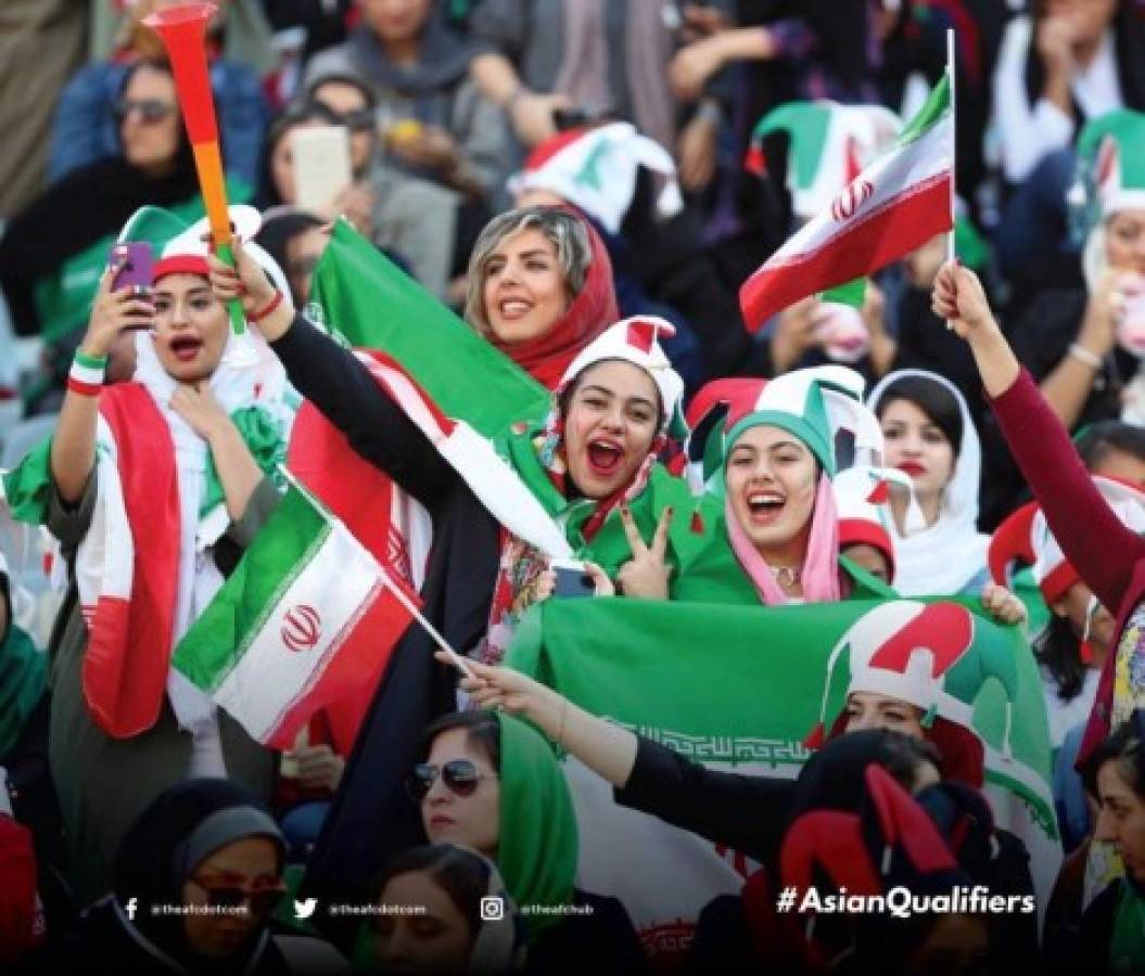 Euforia total: Por primera vez, mujeres asisten a un partido oficial de futbol en Irán