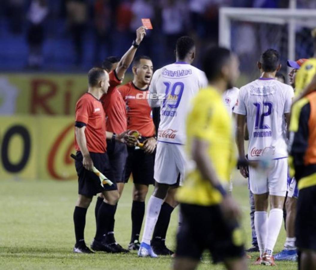 Fotos: Pedro Troglio pierde los estribos tras ser expulsado por el árbitro Saíd Martínez