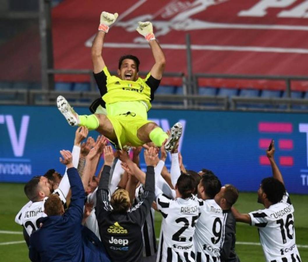 Cristiano, en ropa interior, y Buffon homenajeado: Así fue la celebración de la Juventus tras ganar la Coppa Italia