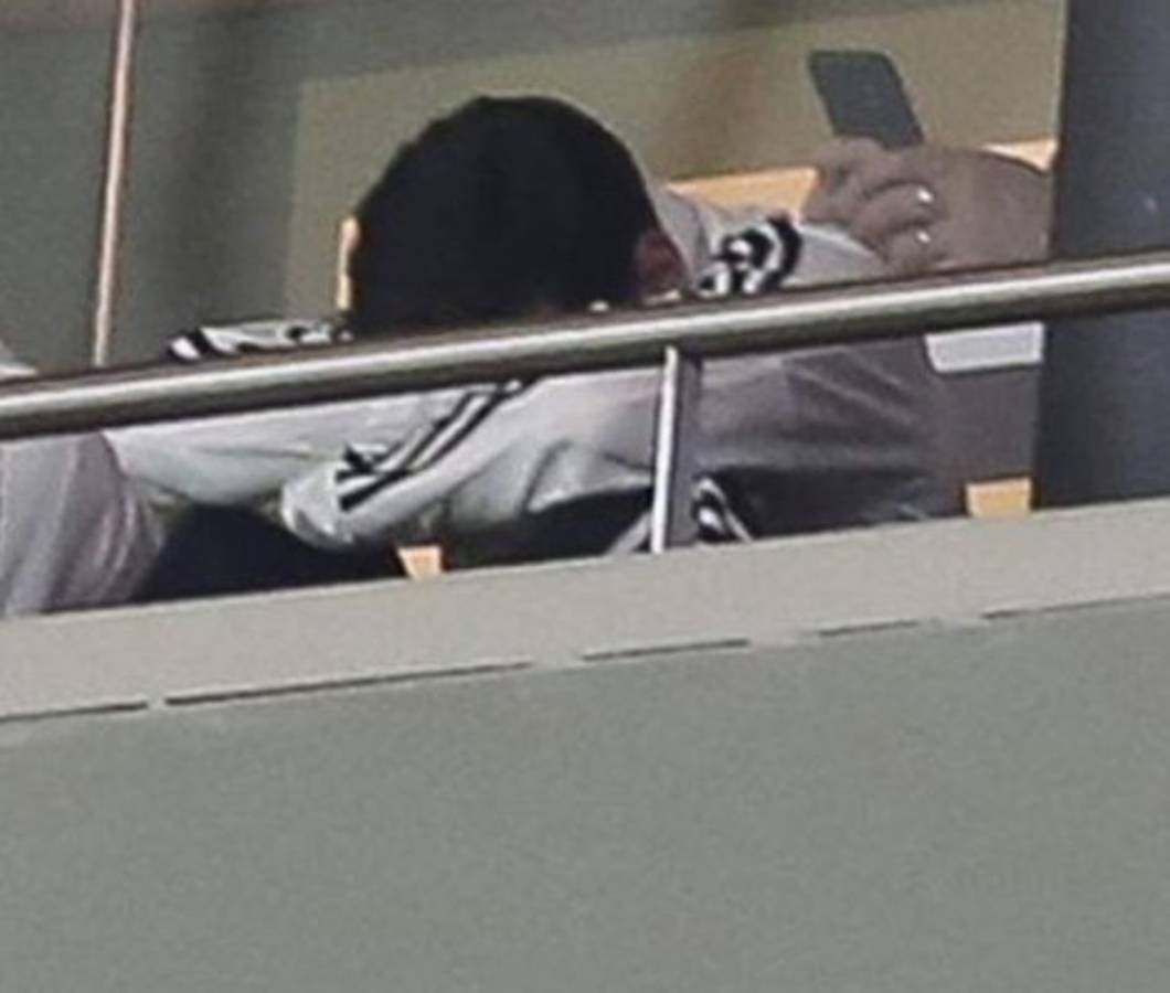 ¿Lágrimas? La tristeza de Messi en las gradas tras la goleada de España sobre Argentina