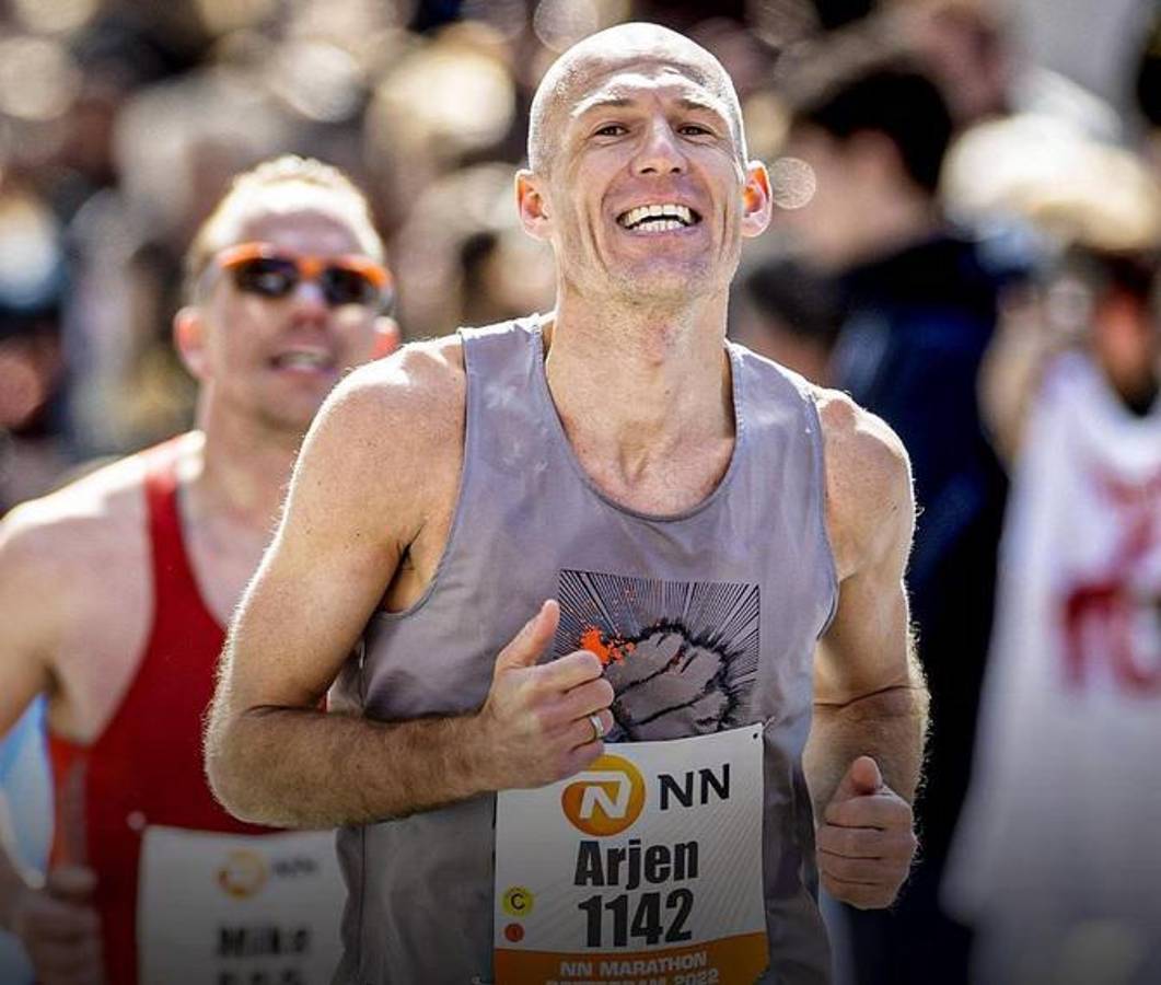 El brutal físico y nuevo deporte de Arjen Robben tras el retiro: 42 kilómetros en más de tres horas