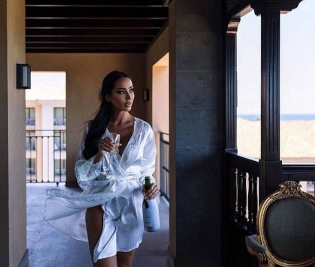 El motivo por el que explosiva esposa de ex jugador del Real Madrid estará en Honduras: “Vengo a ganar”