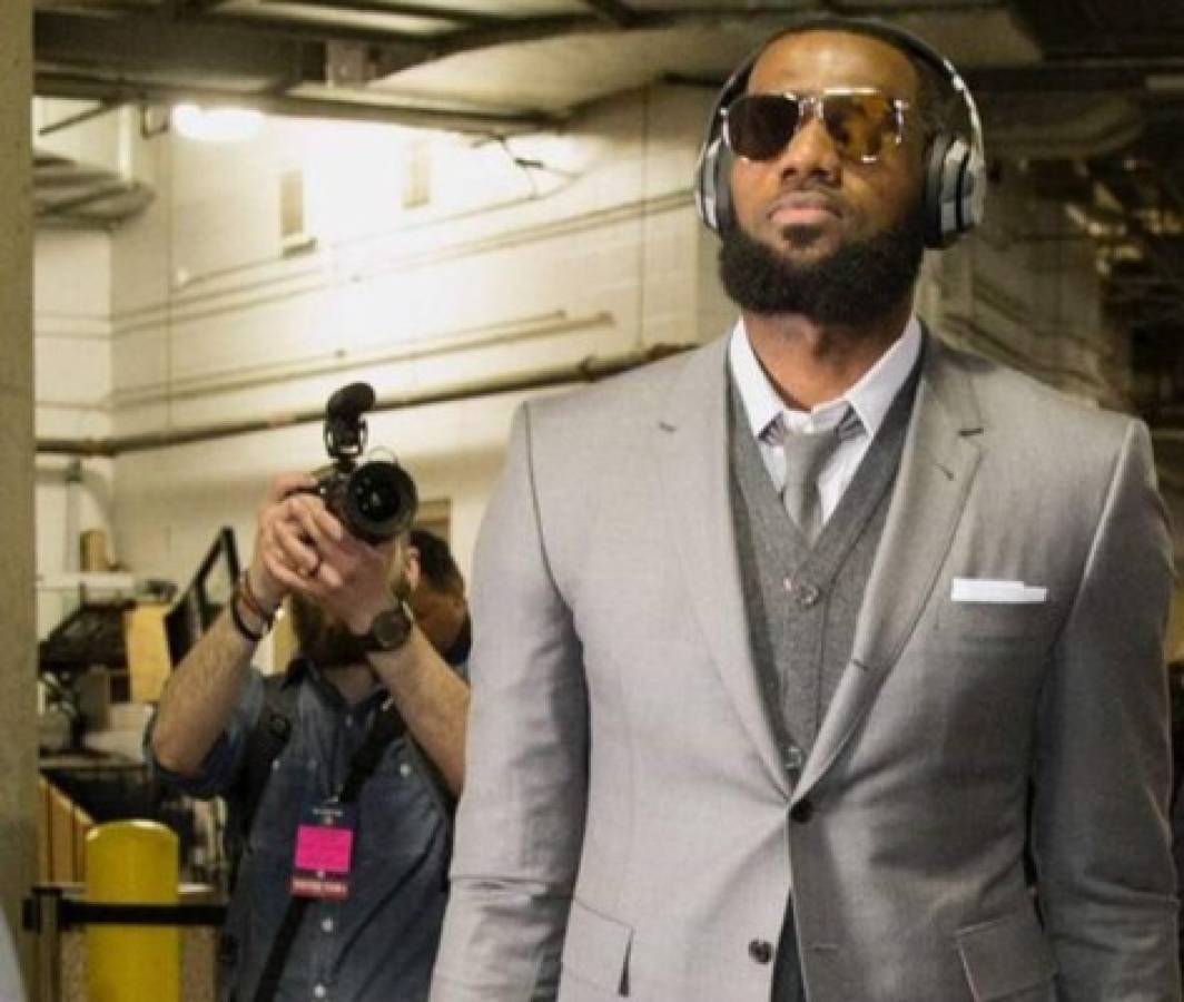 El alucinante costo de la extravagante vestimenta LeBron James