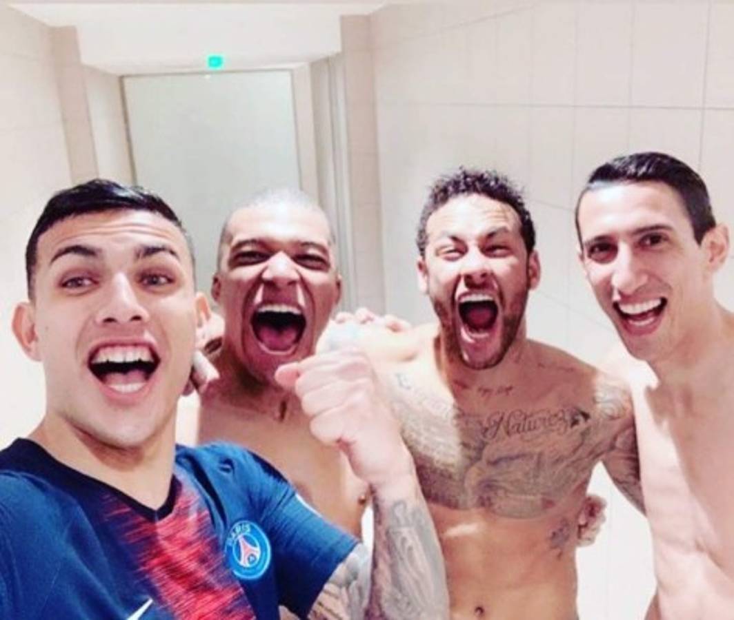 Así fue el emotivo regreso de Neymar: De rodillas y broma a Mbappé para celebrar el título del PSG