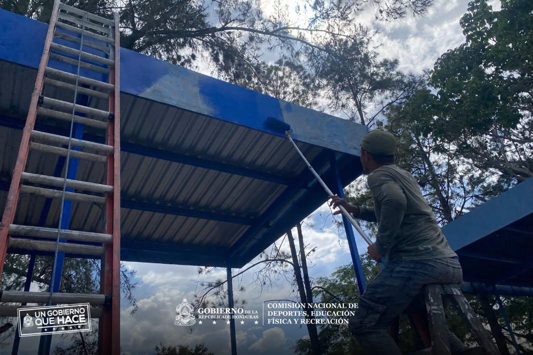 CONDEPOR renueva la cancha de tenis en la Villa Olímpica para CODICADER 2026