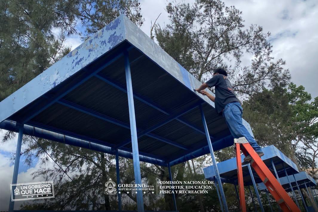 CONDEPOR renueva la cancha de tenis en la Villa Olímpica para CODICADER 2026