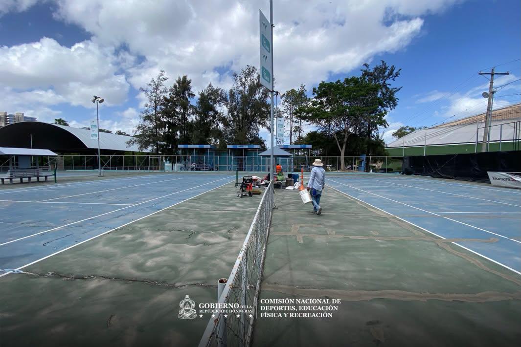CONDEPOR renueva la cancha de tenis en la Villa Olímpica para CODICADER 2026