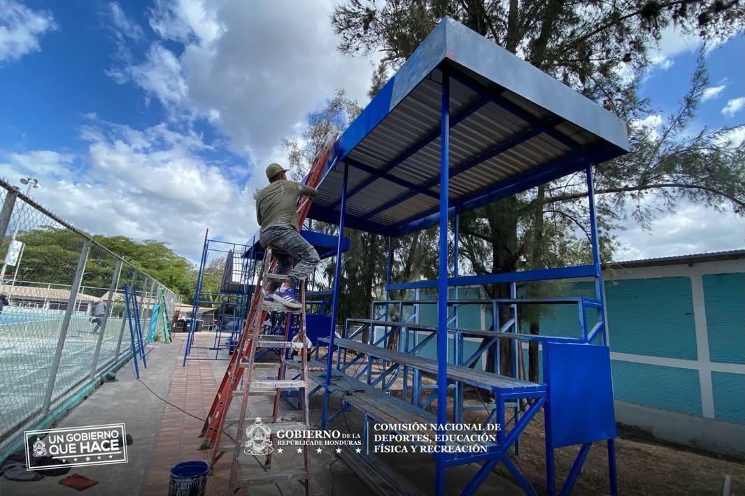 CONDEPOR renueva la cancha de tenis en la Villa Olímpica para CODICADER 2026