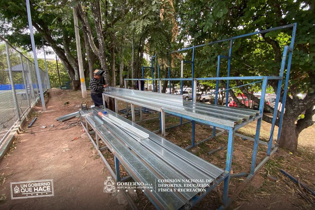 CONDEPOR renueva la cancha de tenis en la Villa Olímpica para CODICADER 2026