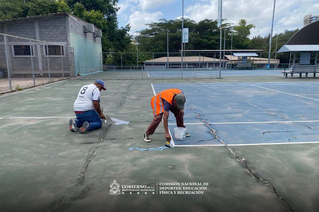 CONDEPOR renueva la cancha de tenis en la Villa Olímpica para CODICADER 2026
