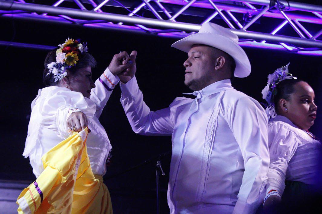 Derroche de belleza, show de luces, danzas folclóricas y grandes estrellas del deporte; así se vivió la gala en la Copa Mariachi