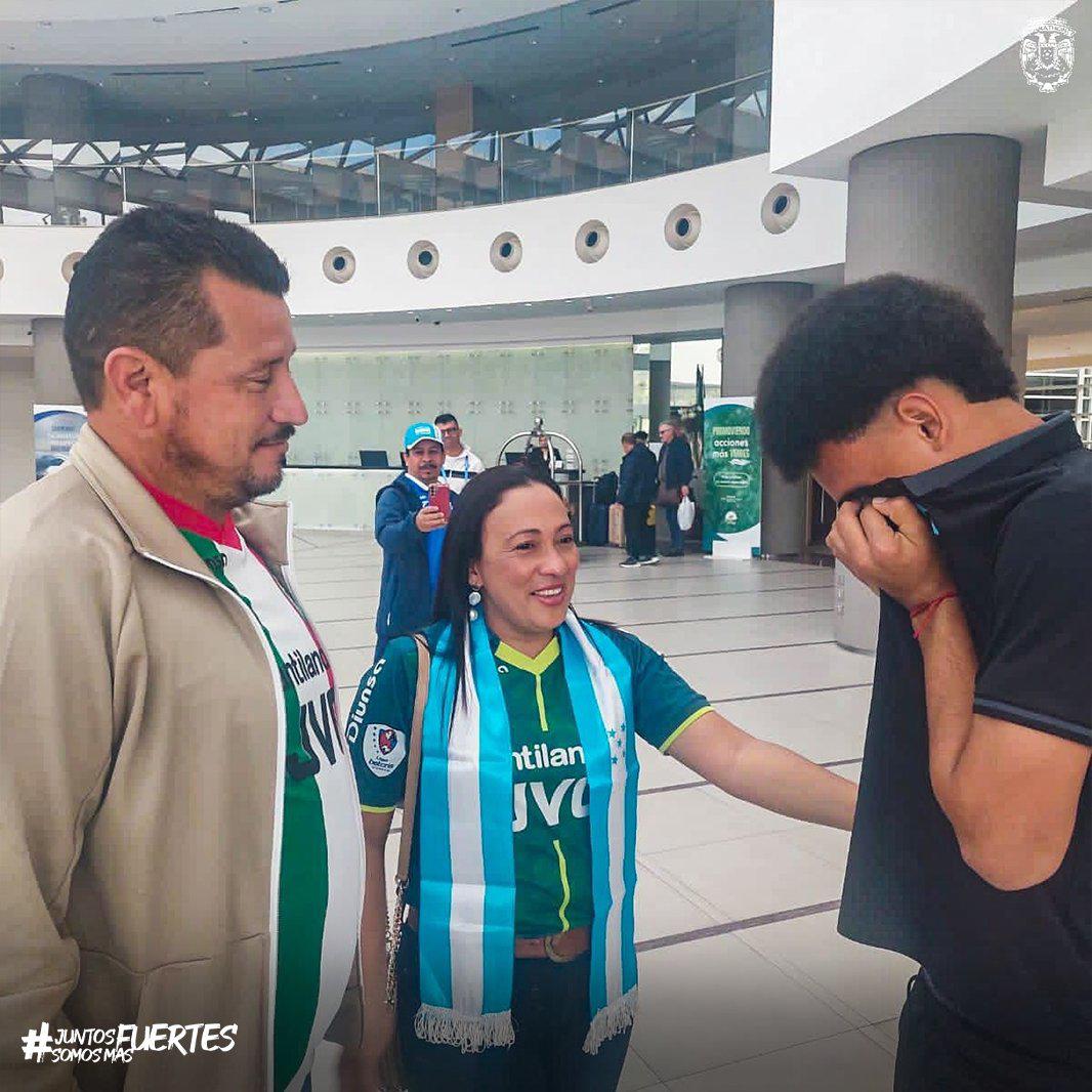No lo podían creer y lloraron: jugadores de Honduras son sorprendidos en pleno Mundial Sub-20 por sus familiares